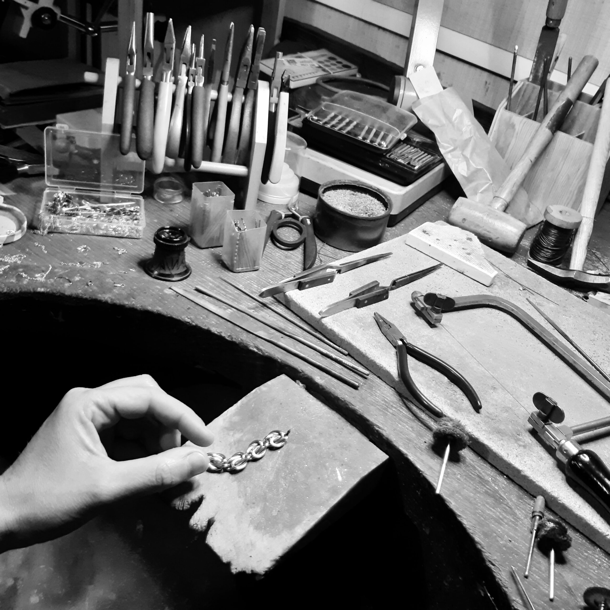 atelier-cheville-illustration-prestation-reparation atelier-cheville-illustration-prestation-reparation-aux-pierres-fines-royat